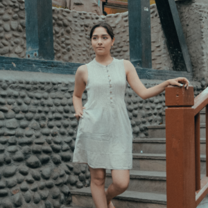 Vestido de Dama Tocuyo con Pliegues Beige